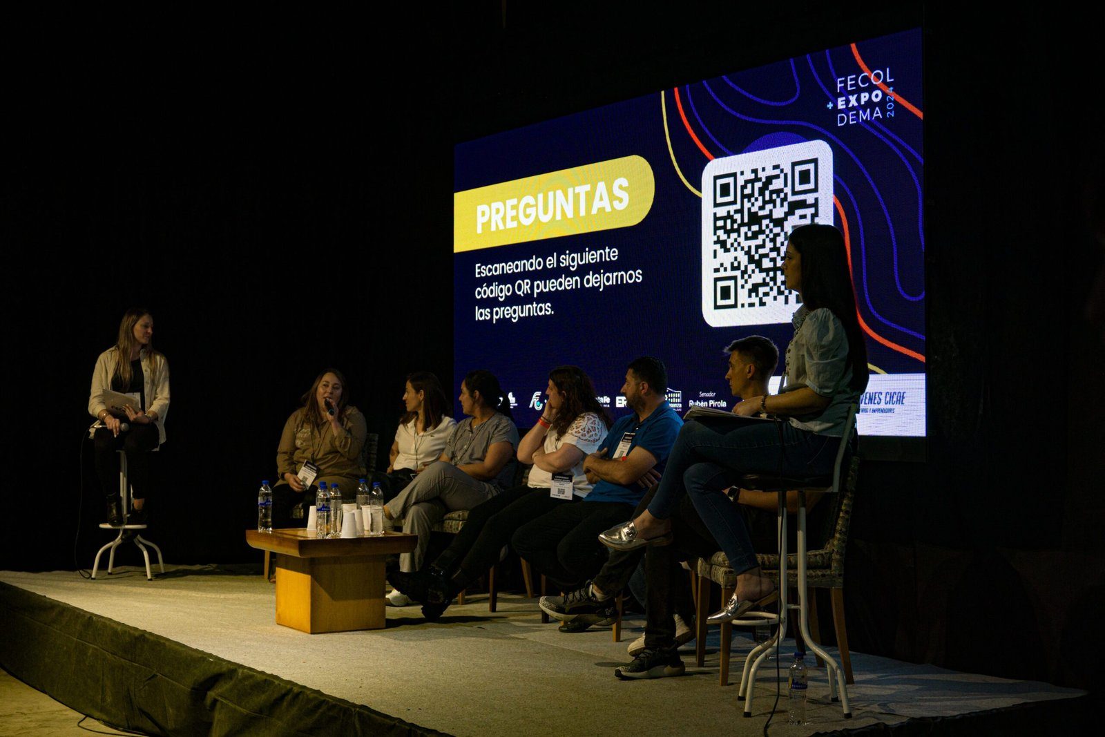 Panel en un evento organizado por Jengibre